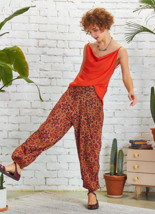 Pantaloni largi cu model floral