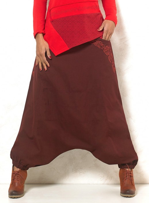 Pantaloni rosii cu model tribal